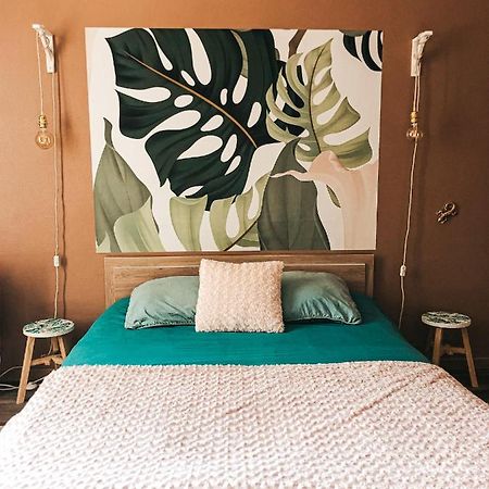 Chambre Salle De Bain Partagee Коняк Екстериор снимка